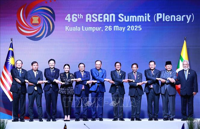 Thủ tướng Phạm Minh Chính và lãnh đạo các nước ASEAN, Timor-Leste tham dự Phiên toàn thể Hội nghị Cấp cao ASEAN lần thứ 46. Ảnh: Dương Giang/TTXVN