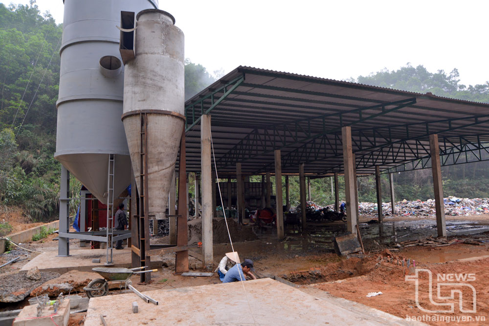Khu xử lý rác thải tại xã Yên Lạc (Phú Lương) đã được đầu tư thêm thiết bị, lò đốt rác để xử lý triệt để chất thải.