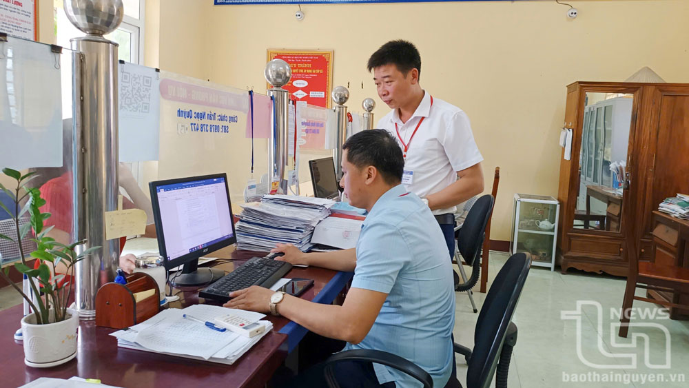 Việc kiểm tra công tác giải quyết thủ tục hành chính thường xuyên được xã Quang Sơn thực hiện.