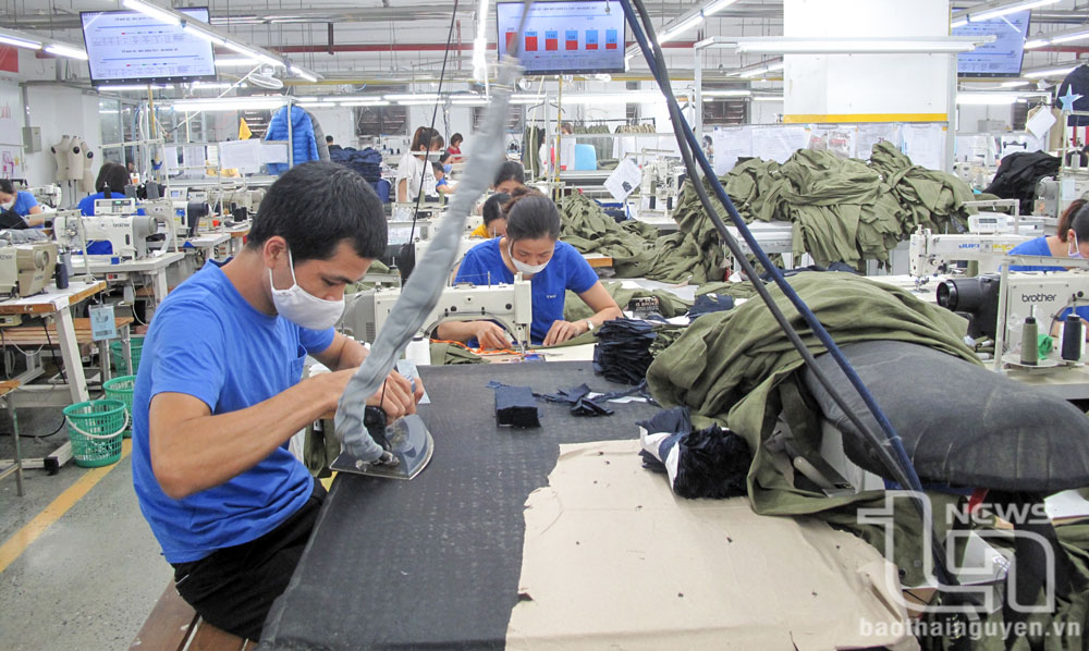 Cụm công nghiệp Kha Sơn (Phú Bình) do Công ty CP Đầu tư và Thương mại TNG làm chủ đầu tư đi vào hoạt động từ năm 2010. Tại đây, Chi nhánh TNG Phú Bình đang giải quyết việc làm cho gần 4.000 lao động, chủ yếu là người địa phương.