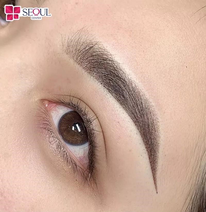  
Phun mày Ombre là kỹ thuật phun xăm chân mày tạo hiệu ứng chuyển động đậm nhạt vô cùng tự nhiên và chân thật