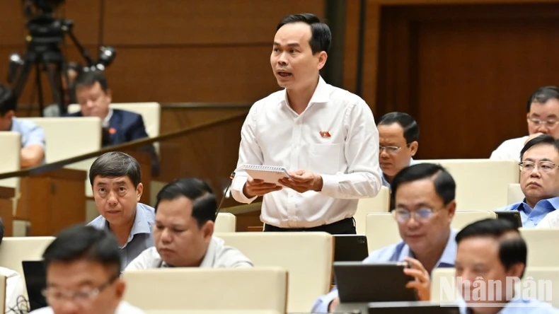 Đại biểu Nguyễn Duy Minh (Đà Nẵng) phát biểu. (Ảnh: THỦY NGUYÊN)