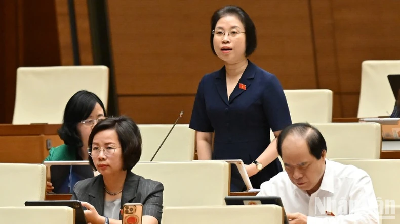Đại biểu Phạm Thị Thanh Mai (Hà Nội) phát biểu. (Ảnh: THỦY NGUYÊN)
