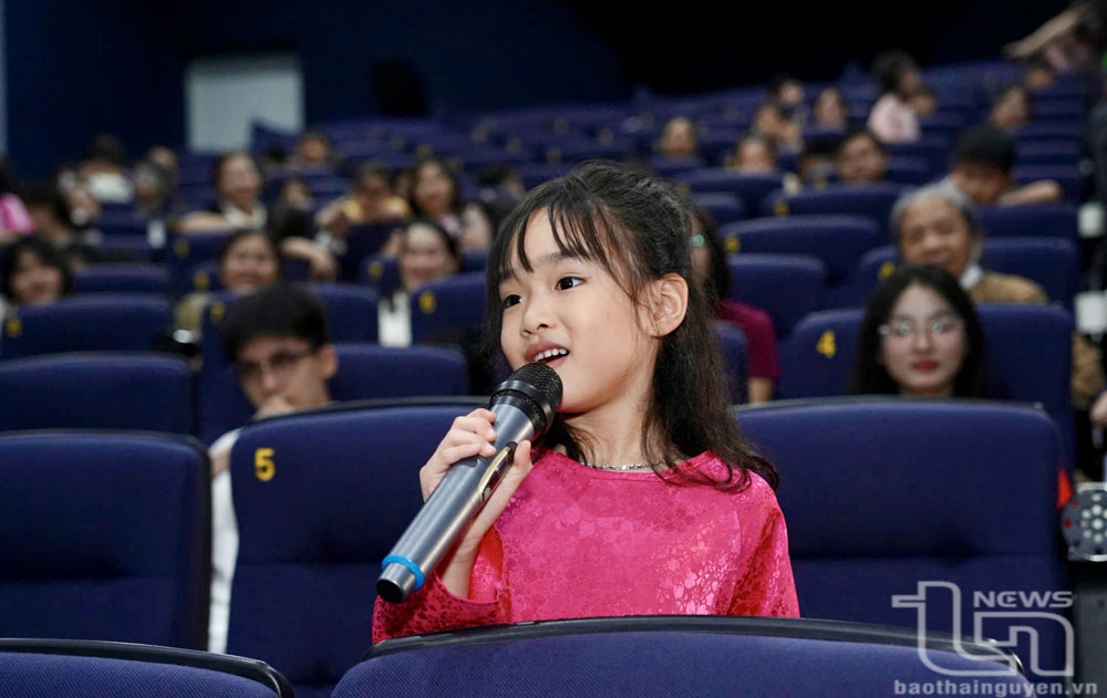 Khán giả nhí chia sẻ cảm nhận sau khi xem phim.