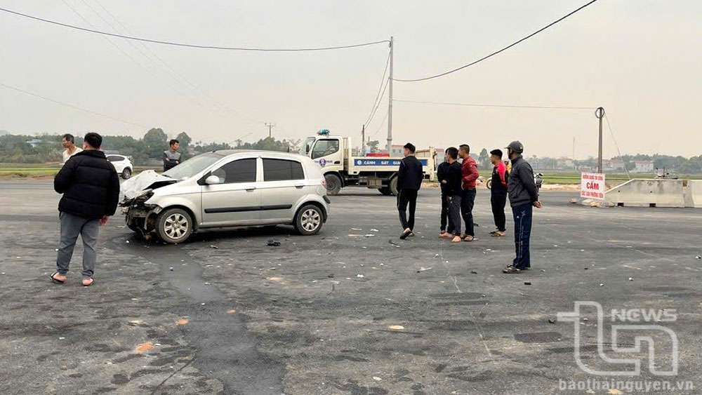 Hình ảnh vụ tai nạn giao thông tại một tuyến đường đang thi công trên địa bàn tỉnh.