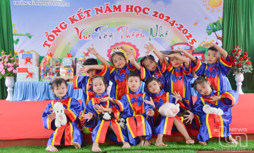 Một tiết mục văn nghệ do các cháu thiếu nhi Trường Mầm non Yên Trạch biểu diễn.