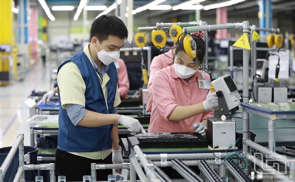 <p>Thái Nguyên đang đẩy mạnh thu hút các dự án công nghệ cao, thân thiện với môi trường đầu tư vào các cụm công nghiệp trên địa bàn. Ảnh: T.L</p><div><table class="cke_show_border"><tbody><tr><td><img alt="Thái Nguyên là trung tâm đào tạo lớn thứ 3 của cả nước có nguồn nhân lực dồi dào đáp ứng yêu cầu tuyển dụng của các doanh nghiệp." hideclass="" data-cke-saved-src="https://baothainguyen.vn/file/e7837c027f6ecd14017ffa4e5f2a0e34/052025/nguon-nhan-luc-doi-dao_20250520100035.jpg" src="https://baothainguyen.vn/file/e7837c027f6ecd14017ffa4e5f2a0e34/052025/nguon-nhan-luc-doi-dao_20250520100035.jpg"></td></tr><tr><td><p>Thái Nguyên là trung tâm đào tạo lớn thứ 3 của cả nước, có nguồn nhân lực dồi dào, đáp ứng nhu cầu tuyển dụng của các doanh nghiệp.</p><div><table class="cke_show_border"><tbody><tr><td><img alt="Nhà máy may Việt Thái tại Cụm công nghiệp Sơn Cẩm 3 tạo việc làm cho hàng nghìn lao động tại địa phương." hideclass="" data-cke-saved-src="https://baothainguyen.vn/file/e7837c027f6ecd14017ffa4e5f2a0e34/052025/may-tng-ccn-son-cam3_20250520100116.jpg" src="https://baothainguyen.vn/file/e7837c027f6ecd14017ffa4e5f2a0e34/052025/may-tng-ccn-son-cam3_20250520100116.jpg"></td></tr><tr><td>Nhà máy may Việt Thái tại Cụm công nghiệp Sơn Cẩm 3 tạo việc làm cho hàng nghìn lao động địa phương.</td></tr></tbody></table></div></td></tr></tbody></table></div>