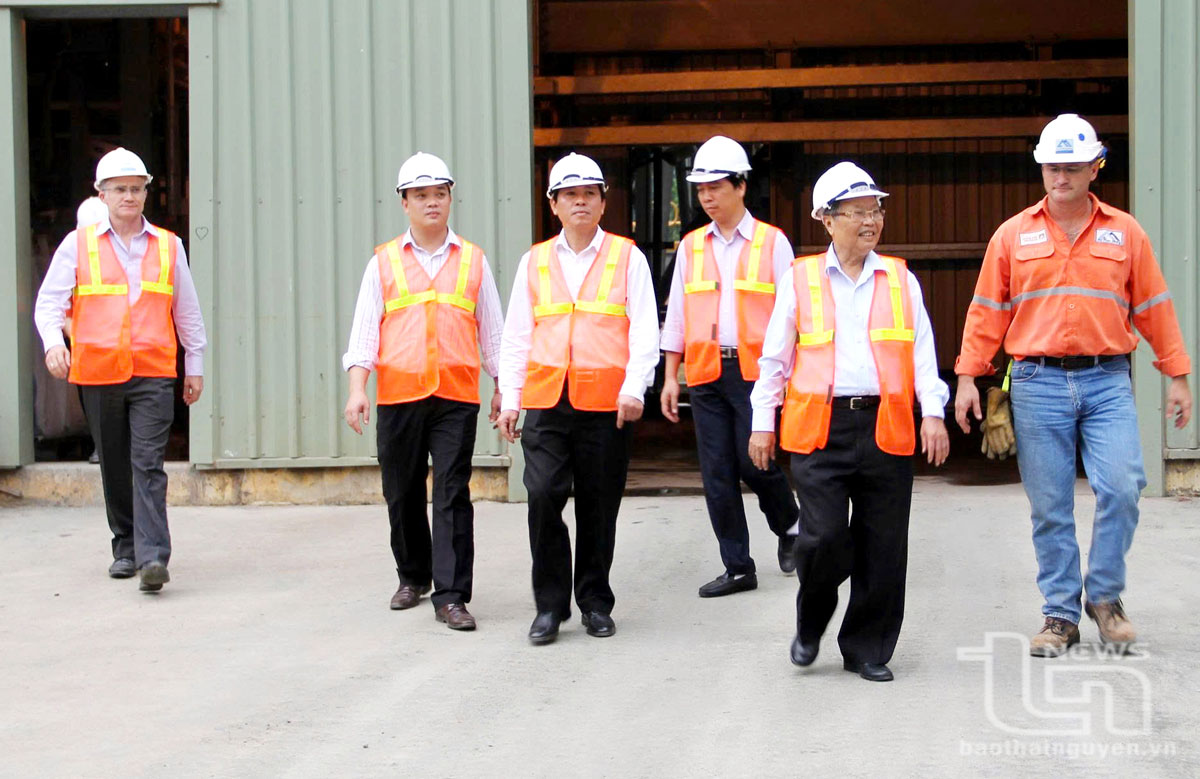 Nguyên Chủ tịch nước Trần Đức Lương thăm Công ty TNHH Khai thác Chế biến khoáng sản Núi Pháo (huyện Đại Từ, tỉnh Thái Nguyên) ngày 8/11/2013. Ảnh: Tư liệu
