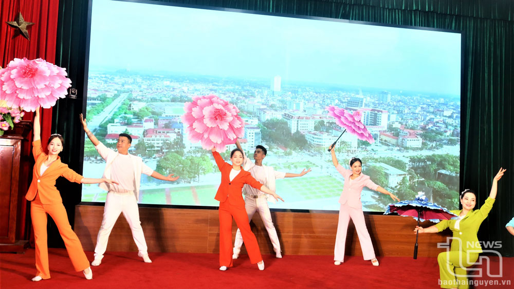 Chương trình văn nghệ chào mừng Hội nghị.