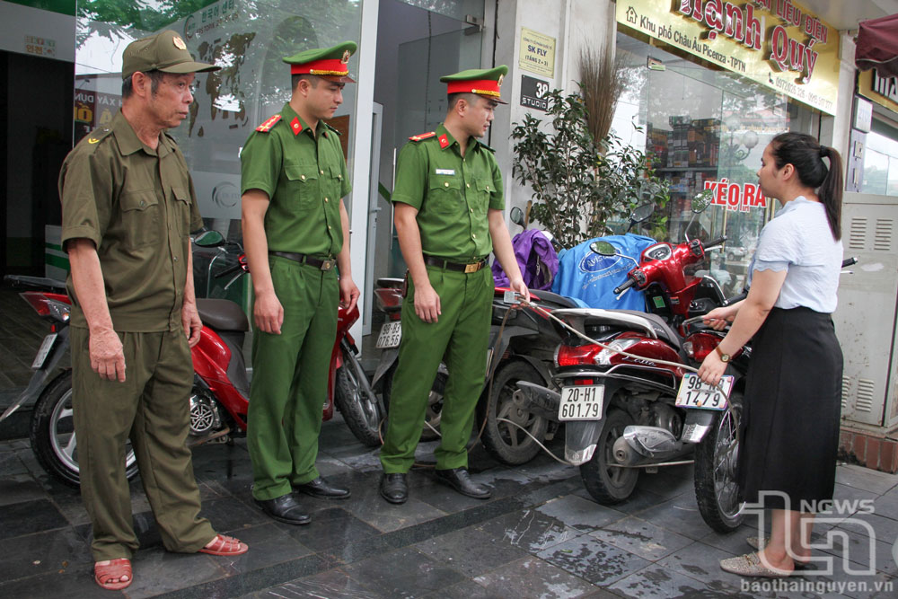 Nhiều người dân đã chủ động bảo quản tài sản là xe máy của mình trước vấn nạn trộm cắp “hoành hành”.