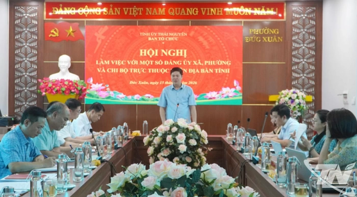 Nắm bắt tình hình công tác đảng tại phường Đức Xuân và xã Cẩm Giàng