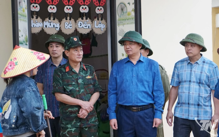 Dông lốc gây thiệt hại hơn 15 tỷ đồng tại xã Phú Lạc