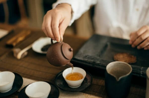 Người Việt uống trà mộc mạc, chân chất, không cầu kỳ,
rườm rà.