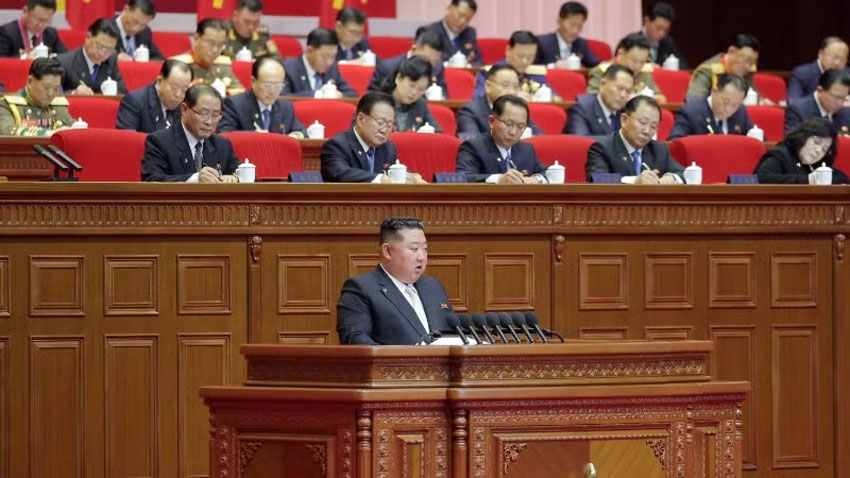 Nhà lãnh đạo Kim Jong Un phát biểu tại ngày làm việc thứ hai của Đại hội lần thứ IX Đảng Lao động Triều Tiên, ở Bình Nhưỡng, ngày 20/2/2026. (Ảnh: KCNA/TTXVN)