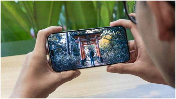 Hiệu ứng tràn viền ấn tượng và cảm giác hiển thị cao cấp.