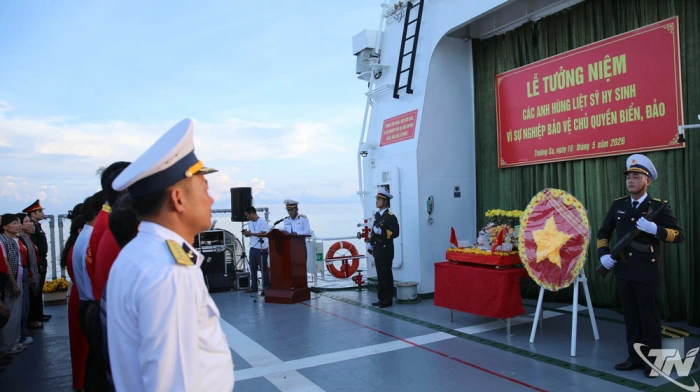 Vòng tròn bất tử giữa trùng khơi