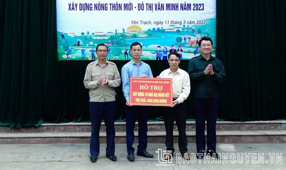 Huyện Phú Lương huy động các nguồn lực hỗ trợ xóa 21 nhà dộ nát tại xã Yên Trạch.