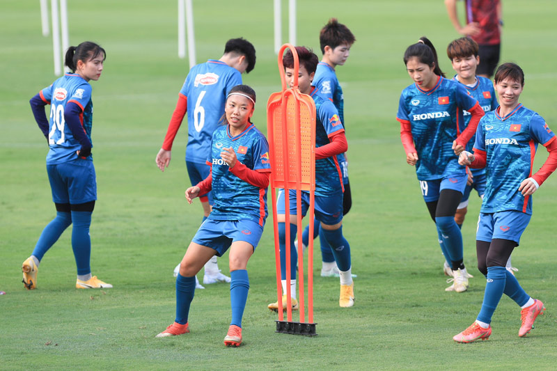 
Một buổi tập luyện của đội tuyển bóng đá nữ Việt Nam chuẩn bị cho World Cup 2023. Ảnh: Như Đạt