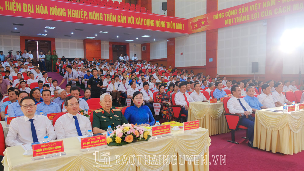 参加仪式的代表们