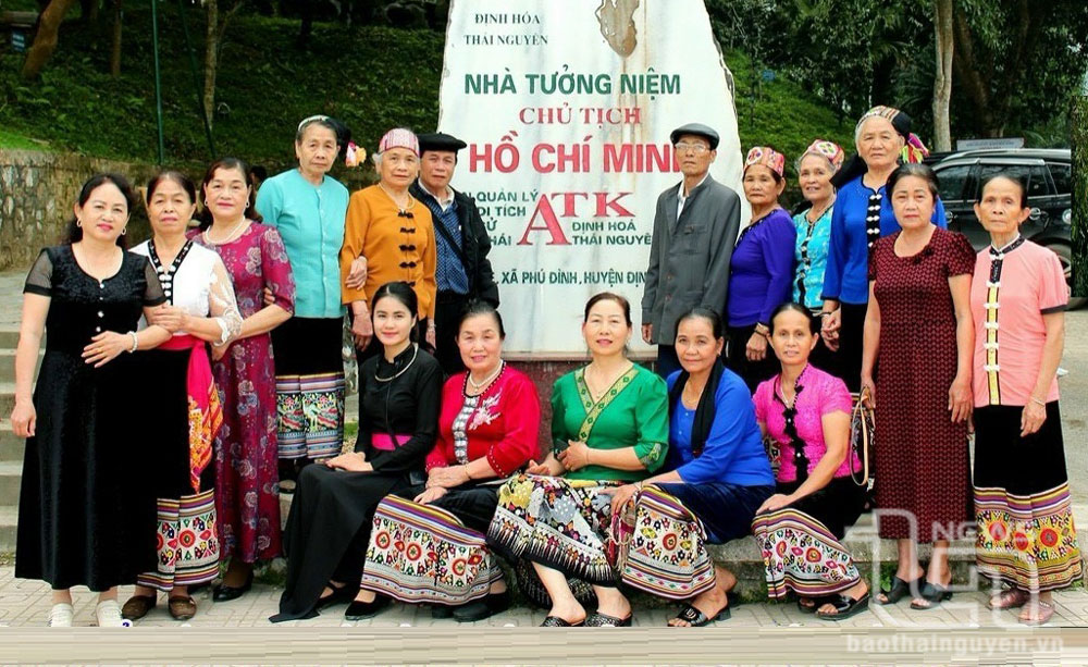 Tourists visit ATK Đinh Hoa Special National Relic site. 