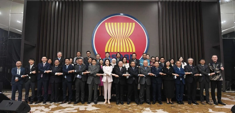 Participants posed for group photo at the ASEAN-China Future Relations Forum in Jakarta on June 19. (Photo: asean.org)