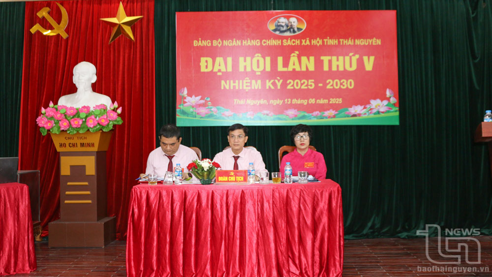 Đoàn Chủ tịch điều hành Đại hội.