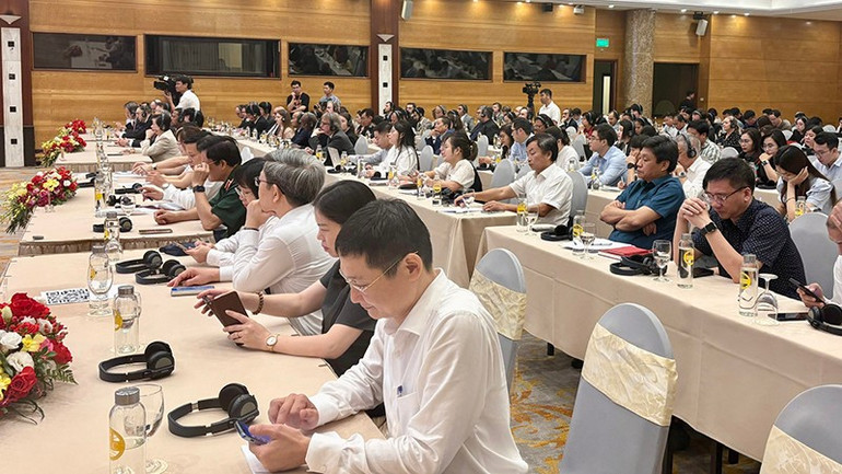 Đại diện các ban, bộ, ngành Trung ương, trưởng các cơ quan đại diện nước ngoài, các tổ chức quốc tế tại Việt Nam, đông đảo phóng viên trong nước và quốc tế dự họp báo.