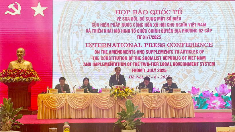 Ủy viên Trung ương Đảng, Phó Trưởng Ban Tuyên giáo và Dân vận Trung ương Phạm Tất Thắng phát biểu mở đầu họp báo. (Ảnh HÒA AN)