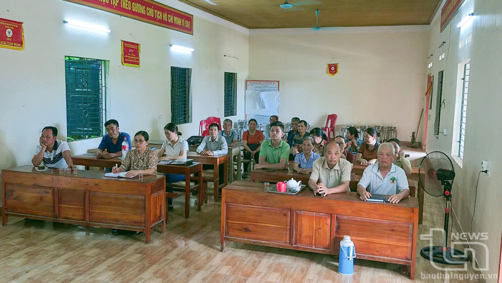 Khi xuất hiện các vụ việc mâu thuẫn tại cơ sở, Tổ hòa giải xóm La Thông, xã Hóa Trung (Đồng Hỷ) thường họp bàn và xin ý kiến của người dân có liên quan để giải quyết.