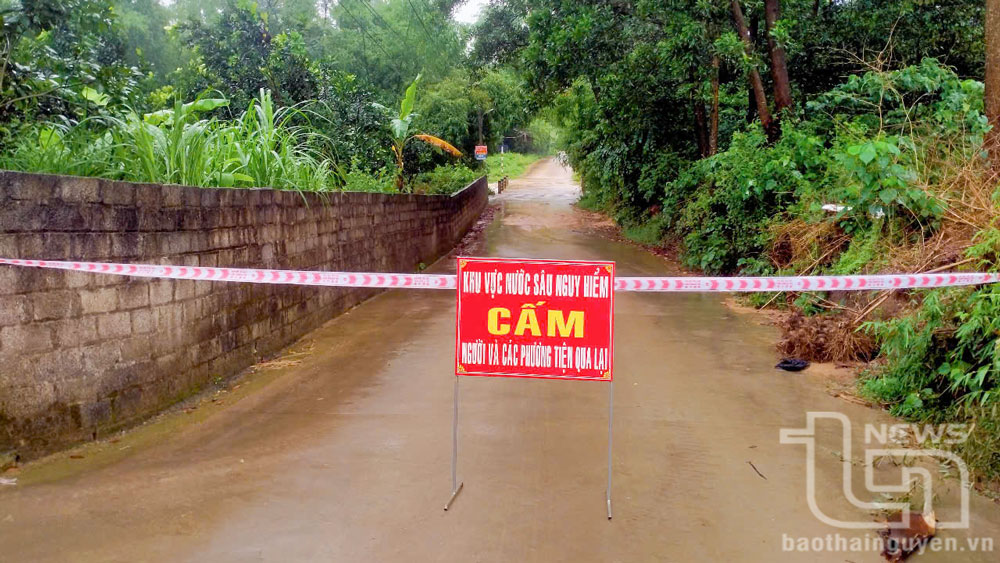 Các đập tràn, đoạn đường hay úng ngập tại địa bàn thành phố Sông Công khi có mưa lớn đều được chắn rào và cảnh báo nguy hiểm.