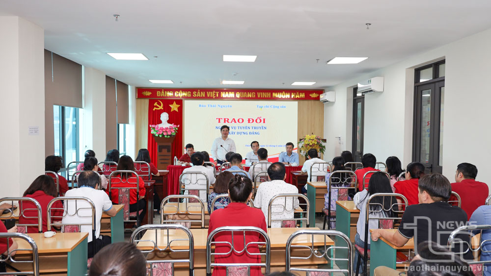 Quang cảnh buổi trao đổi nghiệp vụ.