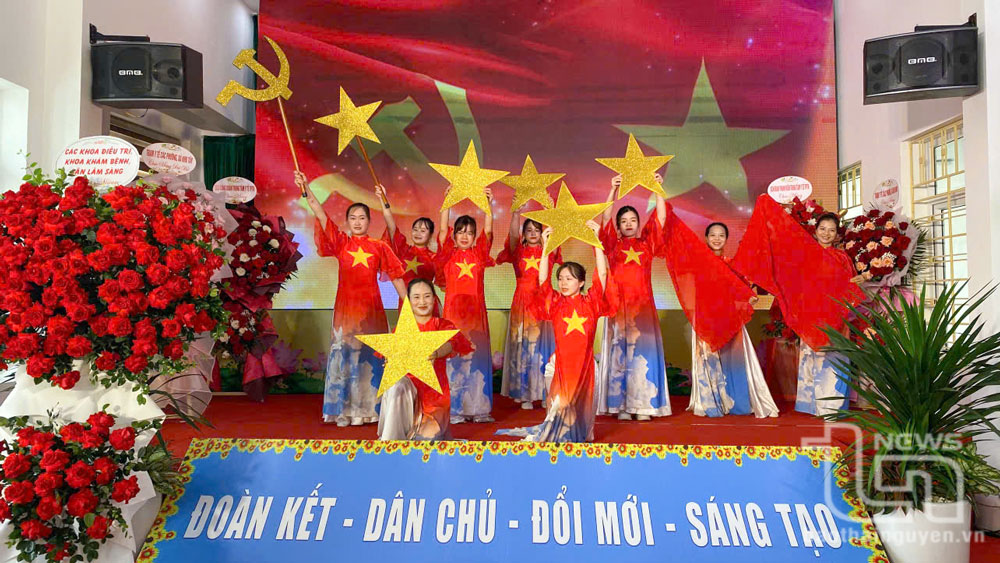 Tiết mục văn nghệ chào mừng Đại hội.