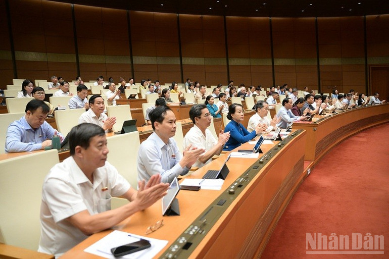 Các đại biểu Quốc hội tham dự phiên họp. (Ảnh: THỦY NGUYÊN)