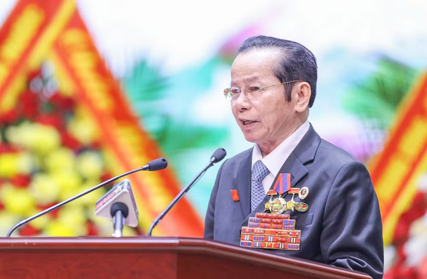 Anh hùng Lao động Lê Văn Kiểm phát biểu tham luận tại Đại hội.