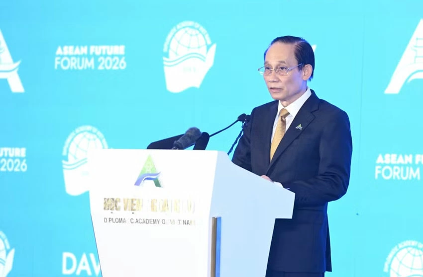 Bộ trưởng Ngoại giao Lê Hoài Trung chia sẻ thông tin về Diễn đàn. (Ảnh TRẦN HẢI)