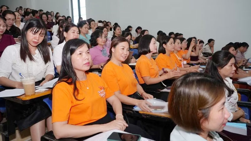 Hội nghị thu hút sự quan tâm của đông đảo cán bộ quản lý, giáo viên và đại diện các cơ sở đào tạo giáo viên trên cả nước.