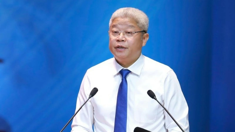 Thứ trưởng Nội vụ Nguyễn Mạnh Khương cung cấp thông tin, làm rõ những vấn đề đại biểu trao đổi.