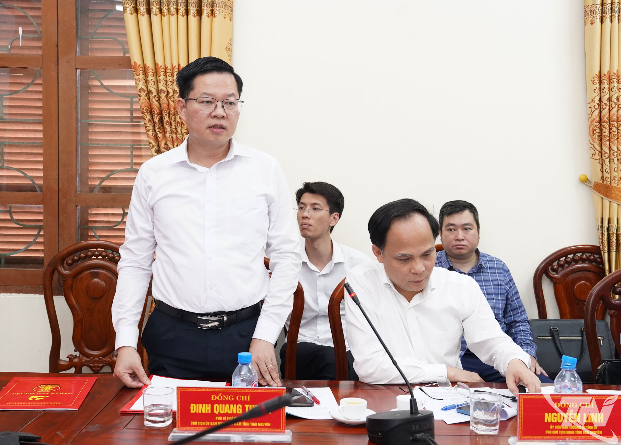 Đồng chí Phó Bí thư Tỉnh ủy Đinh Quang Tuyên phát biểu tại Hội nghị.