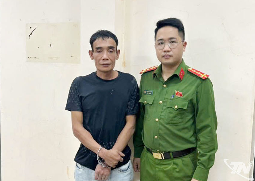 Vận động thành công đối tượng truy nã ra đầu thú.