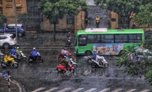 Miền Bắc có mưa giải nhiệt, miền Trung nắng nóng có nơi trên 39 độ C