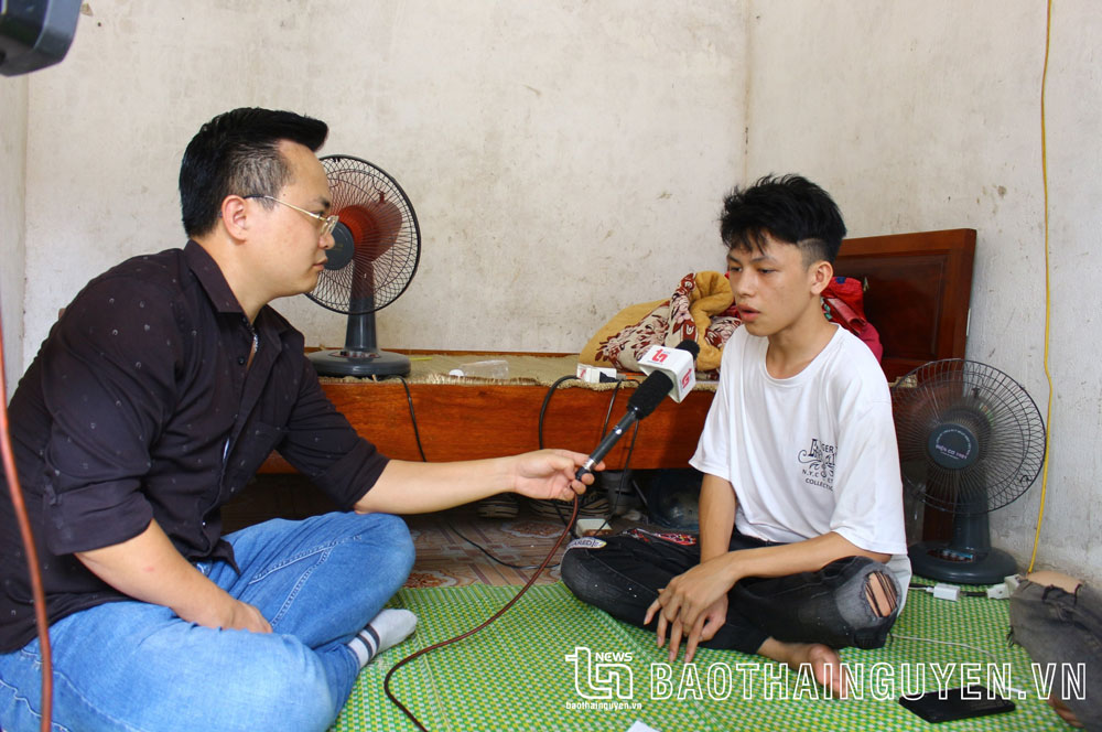 Em Nguyễn Văn Minh (sinh năm 2006, quê ở huyện Quảng Xương, Thanh Hóa) phản ánh với phóng viên Báo Thái Nguyên việc bị Công ty Bảo Lan “quỵt” tiền lương sau khi nghỉ việc. Ảnh: T.L