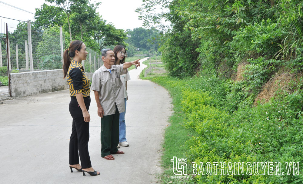 Để mở rộng, cứng hóa đường giao thông nông thôn, gia đình ông Nông Văn Vụ (ở xóm Vo, xã Tân Thành) đã hiến 1.000m2 đất.