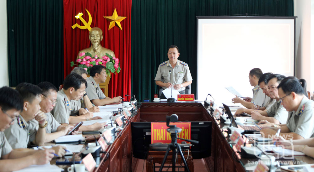 Ông Nguyễn Xuân Tùng, Cục trưởng Cục THADS tỉnh, phát biểu chỉ đạo, quán triệt trong hội nghị của Ngành.
