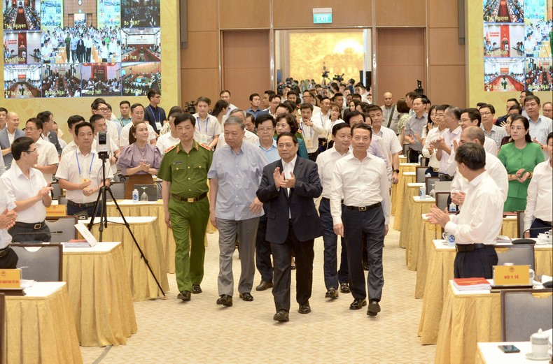 Thủ tướng Phạm Minh Chính dự và chủ trì Phiên họp lần thứ 6 Ủy ban Quốc gia về chuyển đổi số và Tổ công tác triển khai Đề án 06 của Chính phủ; Hội nghị sơ kết 6 tháng đầu năm 2023 về chuyển đổi số quốc gia và Đề án 06 của Chính phủ.