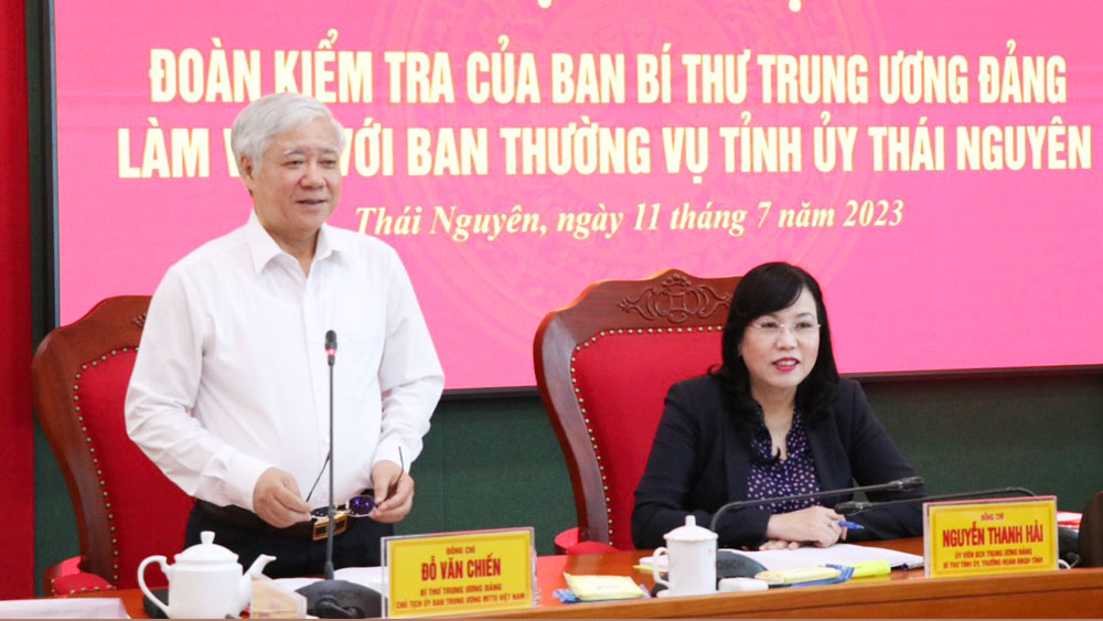 Đồng chí Đỗ Văn Chiến, Bí thư Trung ương Đảng, Chủ tịch Ủy ban Trung ương MTTQ Việt Nam phát biểu tại Hội nghị.