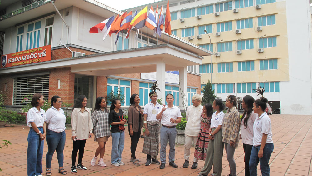 Sinh viên các nước đang học tập tại Khoa Quốc tế (Đại học Thái Nguyên) được tạo mọi điều kiện tốt nhất trong học tập và giao lưu tìm hiểu về văn hóa mỗi nước.