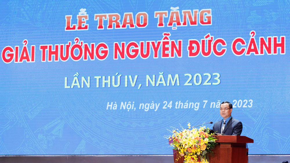 Ông Nguyễn Đình Khang, Chủ tịch Tổng Liên đoàn Lao động Việt Nam phát biểu tại buổi lễ.