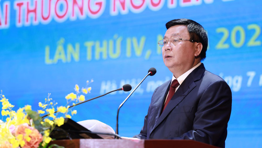 Ông Nguyễn Xuân Thắng, Ủy viên Bộ Chính trị, Giám đốc Học viện Chính trị Quốc gia Hồ Chí Minh mong muốn 167 công nhân lao động xuất sắc tiếp tục phát huy thành tích đạt được cống hiến cho doanh nghiệp, đất nước.