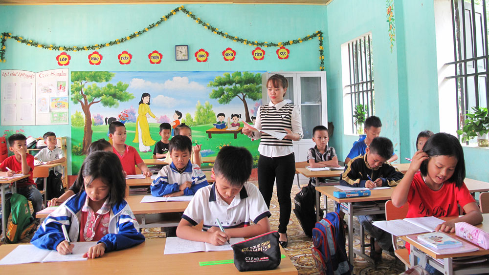 Giờ học của cô và trò lớp 3A, Trường Tiểu học Đông Bo xã Tràng Xá, huyện Võ Nhai.