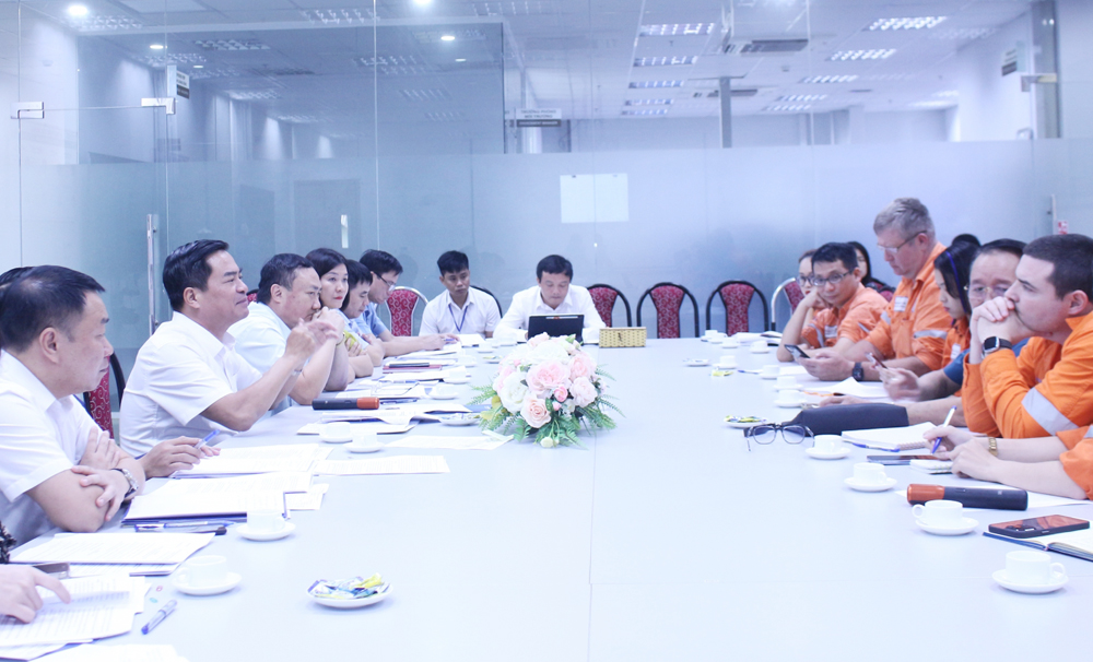 Đồng chí Phó Chủ tịch UBND tỉnh Lê Quang Tiến và Đoàn công tác làm việc tại Công ty Núi Pháo.